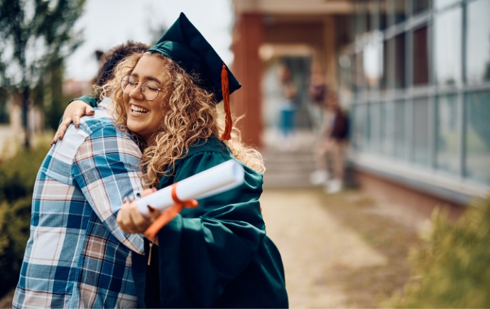 690x435
girl graduating hugging person